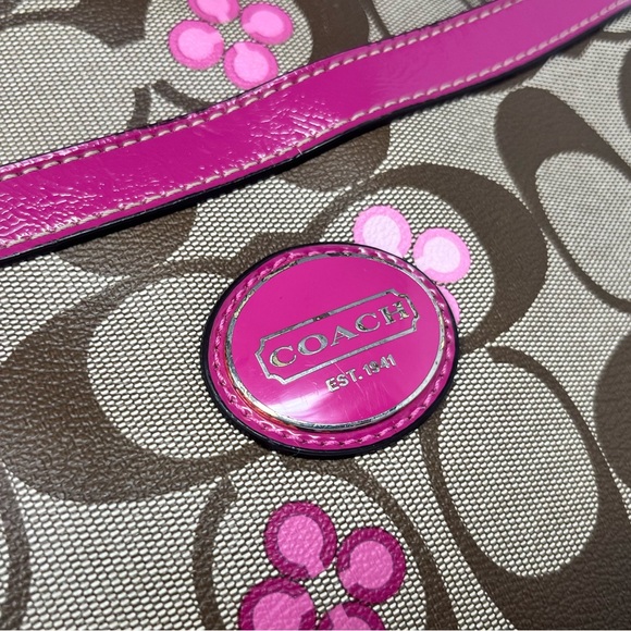 Coach Peyton Signature Clover Crossbody Bag Coach Factory - Picture 3 of 11